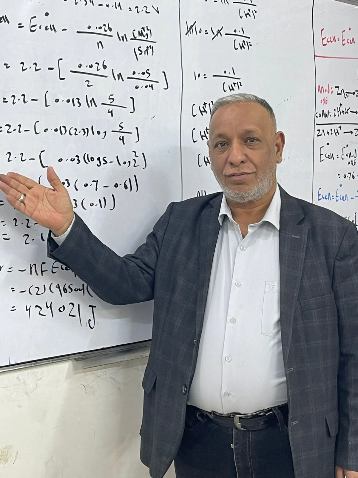 الأستاذ فاضل حطيحط